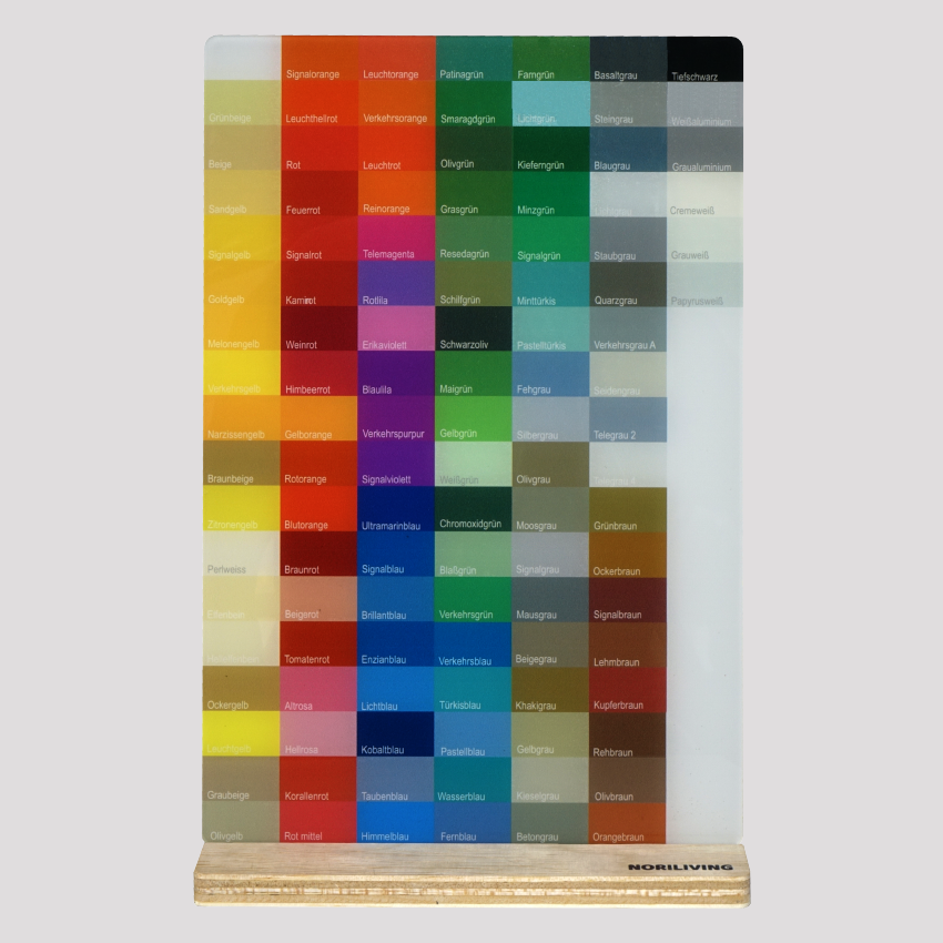 Farbmusterkarte mit zahlreichen Farbtönen Farbmusterkarte auf Holzständer mit diversen Farbbeispielen in verschiedenen Farbtönen