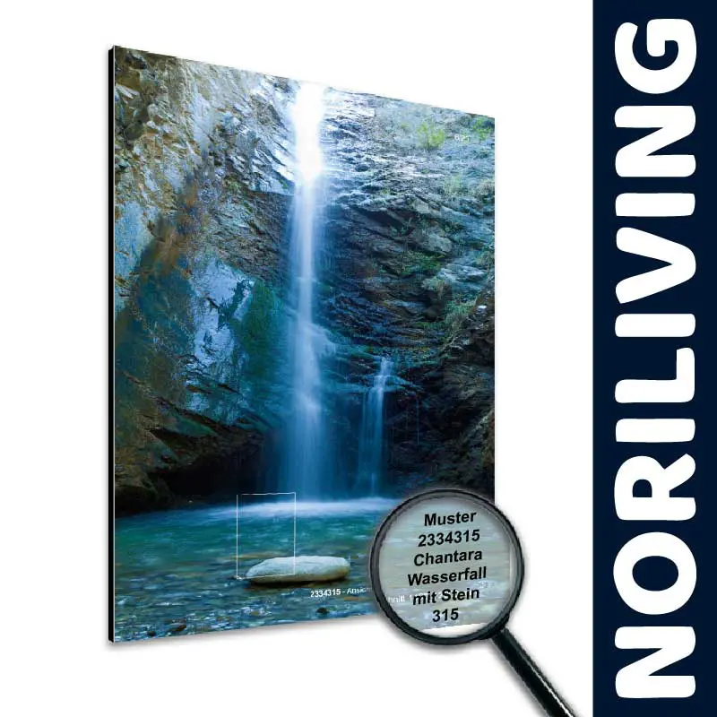 Bild eines Wasserfalls mit einem Stein im Vordergrund, ideal für eine stilvolle Raumgestaltung.