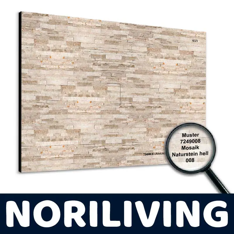 Nahaufnahme des Musters 7249008, ein helles Mosaik aus Naturstein von Noriliving, gezeigt auf einer großen Musterplatte.