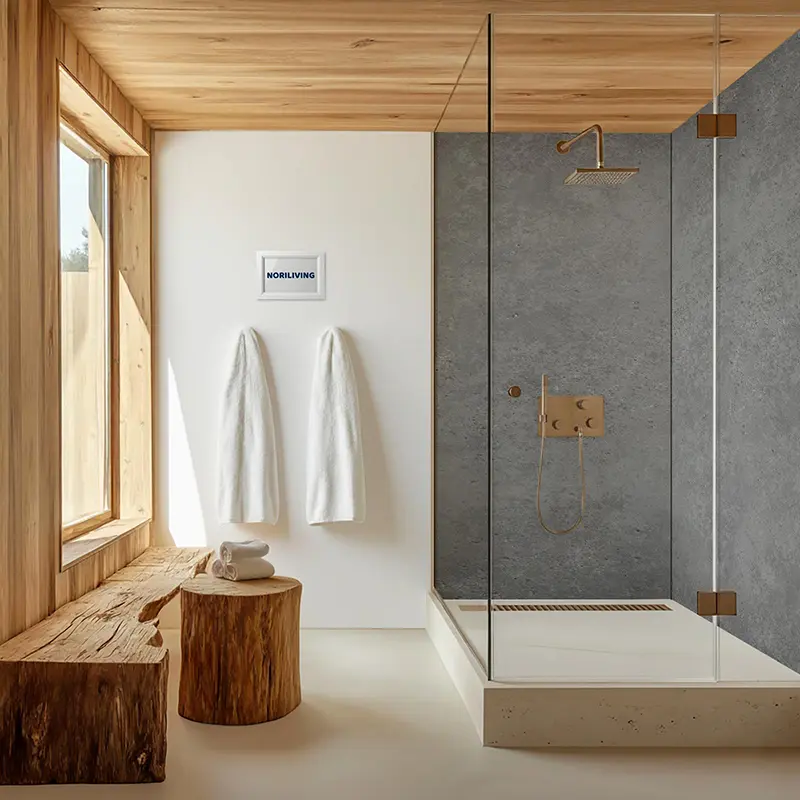 Helles Bad mit Glasdusche, Holzbank und Handtüchern