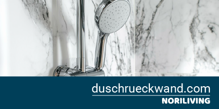 Elegante Duschwand aus Marmoroptik Moderne Duschwand mit Marmorstruktur und Handbrause