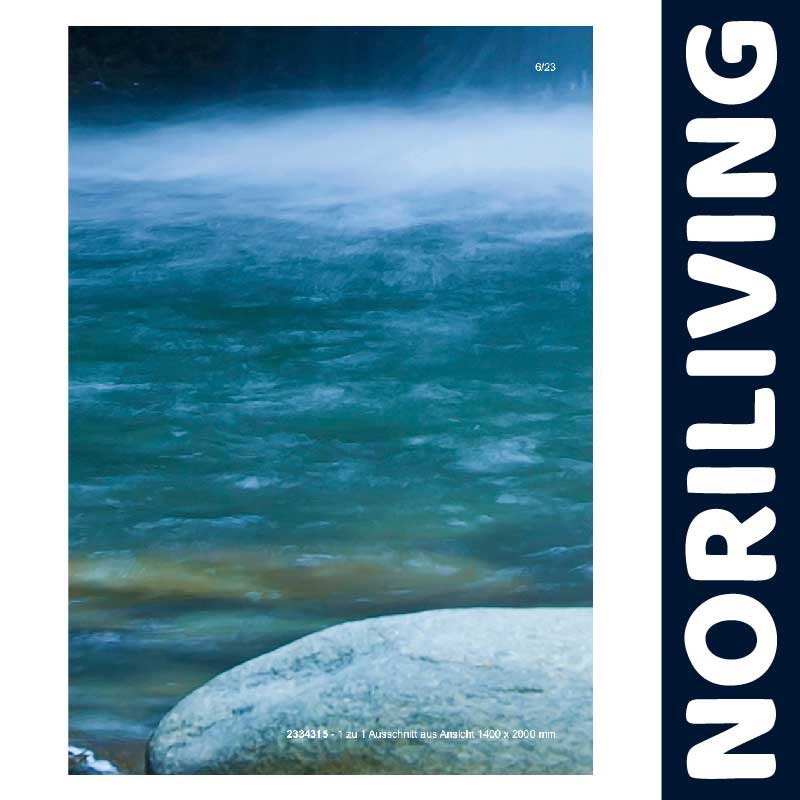 Nahaufnahme eines blau-grünen Wasserfalls mit einem großen Felsen im Vordergrund, modernes Design von NoriLiving